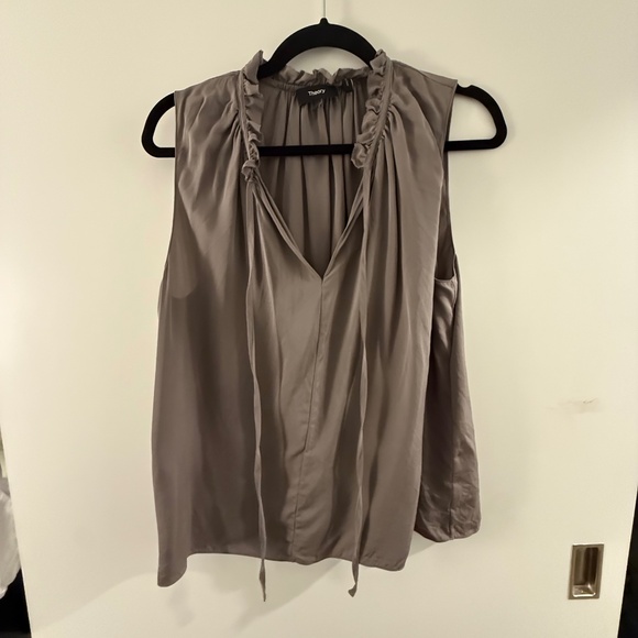 Theory Sleeveless Blouse - Picture 1 of 4